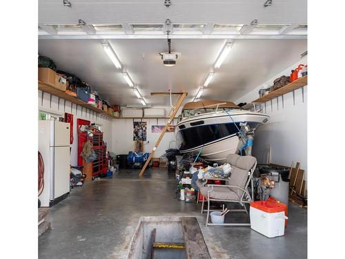7125 Deer Rd, Lake Cowichan, BC - Indoor Photo Showing Garage