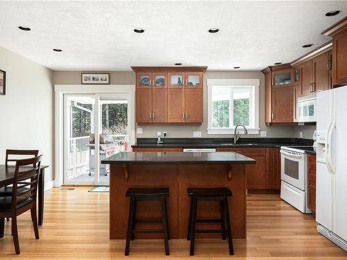 7125 Deer Rd, Lake Cowichan, BC - Indoor Photo Showing Kitchen
