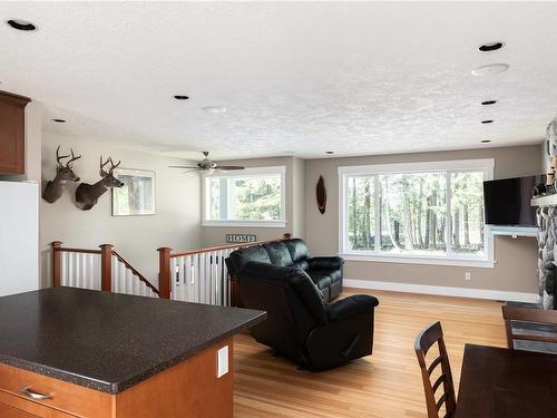 7125 Deer Rd, Lake Cowichan, BC - Indoor