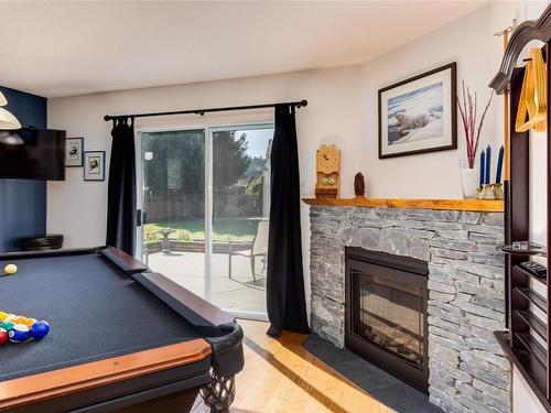 5955 Devon Pl, Nanaimo, BC - Indoor With Fireplace