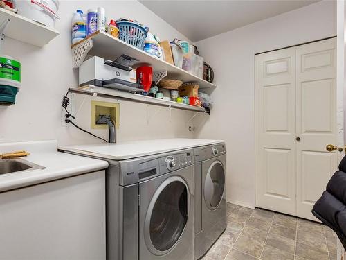 5955 Devon Pl, Nanaimo, BC - Indoor Photo Showing Laundry Room