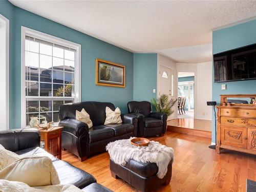 5955 Devon Pl, Nanaimo, BC - Indoor Photo Showing Living Room