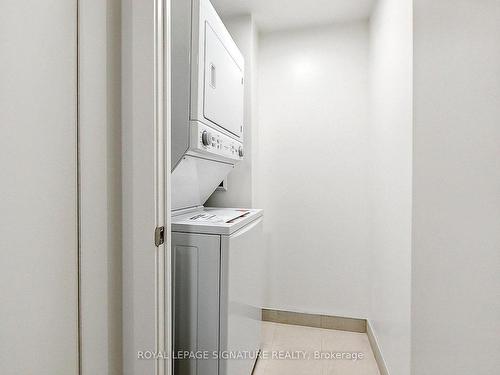 703-15 Mercer St, Toronto, ON - Indoor Photo Showing Laundry Room