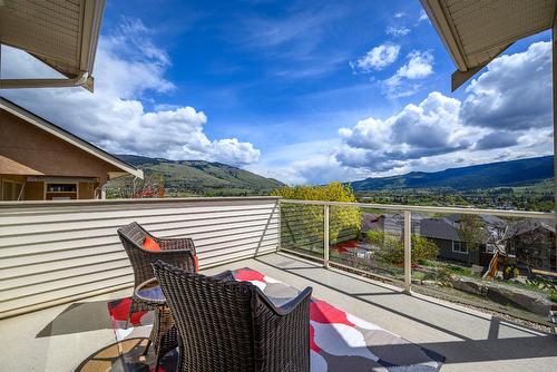 516 Middleton Way, Coldstream, BC - Outdoor With Exterior