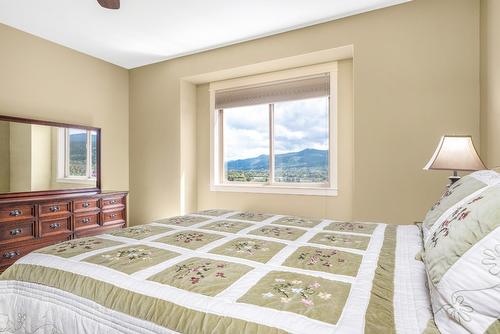 516 Middleton Way, Coldstream, BC - Indoor Photo Showing Bedroom