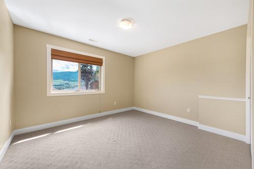 516 Middleton Way, Coldstream, BC - Indoor Photo Showing Other Room