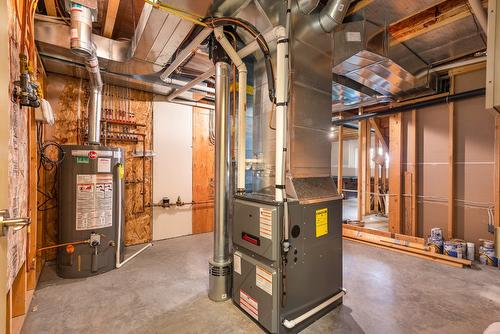 516 Middleton Way, Coldstream, BC - Indoor Photo Showing Basement