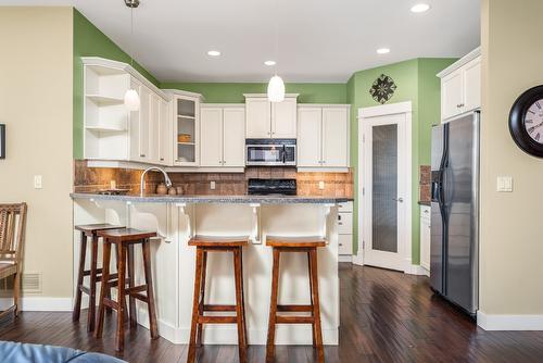 516 Middleton Way, Coldstream, BC - Indoor Photo Showing Kitchen With Upgraded Kitchen