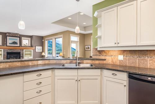 516 Middleton Way, Coldstream, BC - Indoor Photo Showing Kitchen With Double Sink