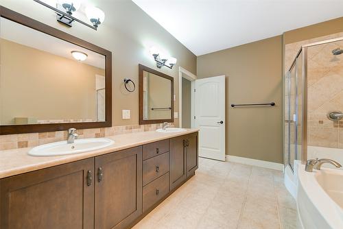 108-4350 Ponderosa Drive, Peachland, BC - Indoor Photo Showing Bathroom