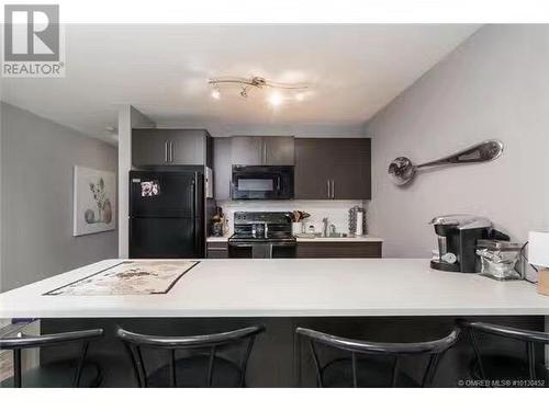 3062 Shetland Road, Kelowna, BC - Indoor Photo Showing Kitchen