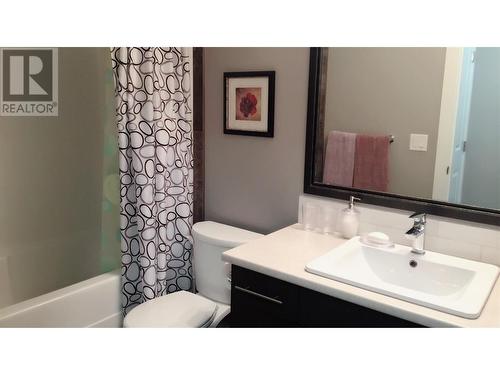 3062 Shetland Road, Kelowna, BC - Indoor Photo Showing Bathroom