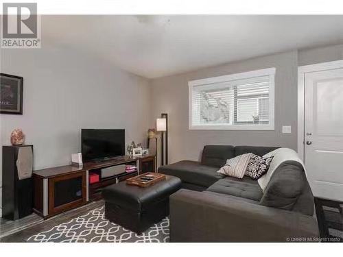 3062 Shetland Road, Kelowna, BC - Indoor Photo Showing Living Room