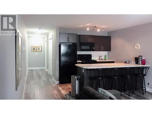 3062 Shetland Road, Kelowna, BC - Indoor Photo Showing Kitchen