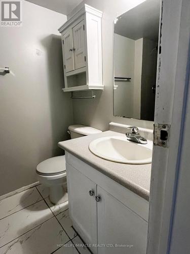 110 Oprington Crt, Kitchener, ON - Indoor Photo Showing Bathroom