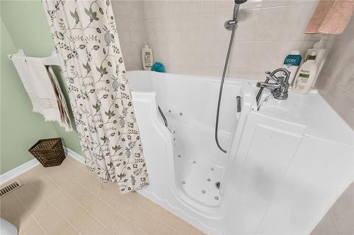 main bath - 244 Silverbirch Boulevard, Mount Hope, ON - Indoor Photo Showing Bathroom