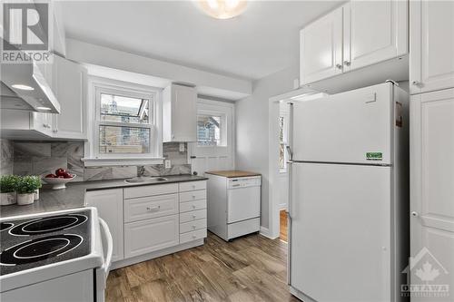 2097 Honeywell Avenue, Ottawa, ON - Indoor Photo Showing Kitchen