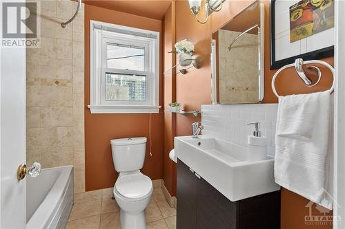 2097 Honeywell Avenue, Ottawa, ON - Indoor Photo Showing Bathroom