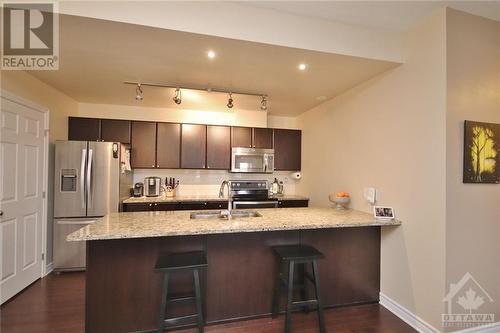 362 Wood Acres Grove Unit#F, Ottawa, ON - Indoor Photo Showing Kitchen With Double Sink With Upgraded Kitchen