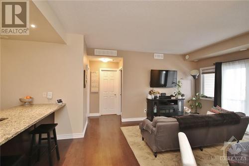 362 Wood Acres Grove Unit#F, Ottawa, ON - Indoor Photo Showing Living Room