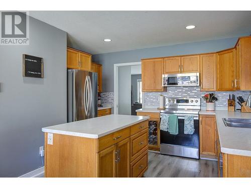 5812 Richfield Place, Vernon, BC - Indoor Photo Showing Kitchen With Double Sink