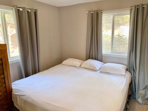 11160 Granby Road, Grand Forks, BC - Indoor Photo Showing Bedroom