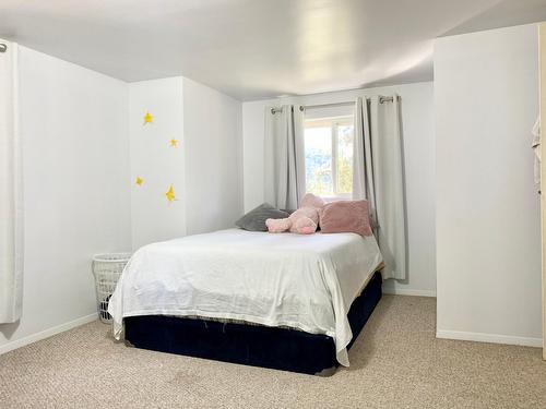 11160 Granby Road, Grand Forks, BC - Indoor Photo Showing Bedroom