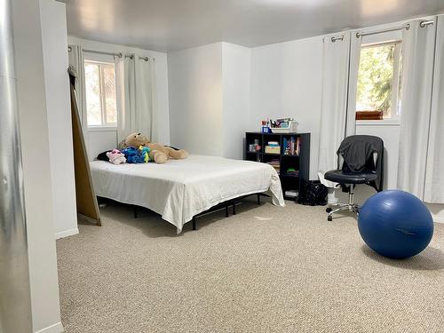 11160 Granby Road, Grand Forks, BC - Indoor Photo Showing Bedroom