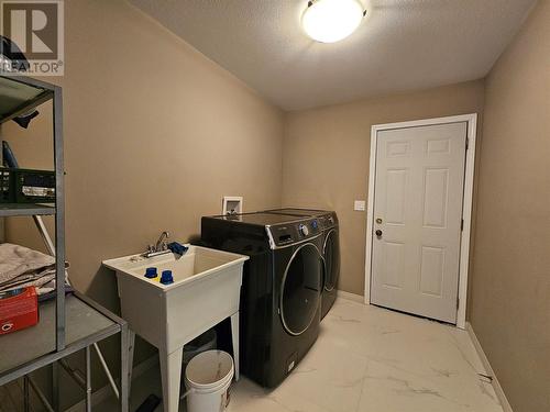 2854 Auburn Road, West Kelowna, BC - Indoor Photo Showing Laundry Room