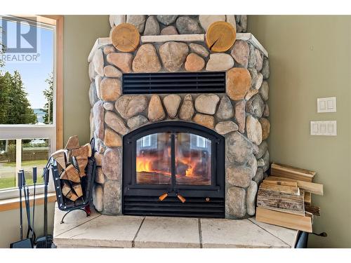 7889 Gardiner Road, Anglemont, BC - Indoor With Fireplace