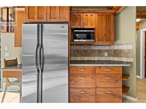 7889 Gardiner Road, Anglemont, BC - Indoor Photo Showing Kitchen