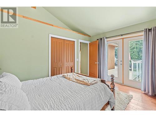 7889 Gardiner Road, Anglemont, BC - Indoor Photo Showing Bedroom