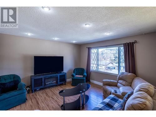 1775 Kloppenburg Road, Kelowna, BC - Indoor Photo Showing Living Room