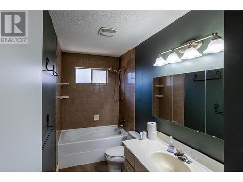 1775 Kloppenburg Road, Kelowna, BC - Indoor Photo Showing Bathroom