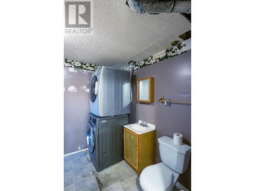 1775 Kloppenburg Road, Kelowna, BC - Indoor Photo Showing Laundry Room