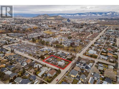 2261 Burnett Street, Kelowna, BC 