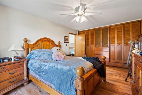 16 Lockview Crescent, St. Catharines, ON - Indoor Photo Showing Bedroom