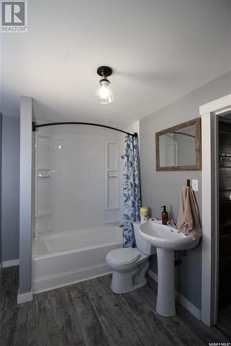 224 Front Street, Eastend, SK - Indoor Photo Showing Bathroom