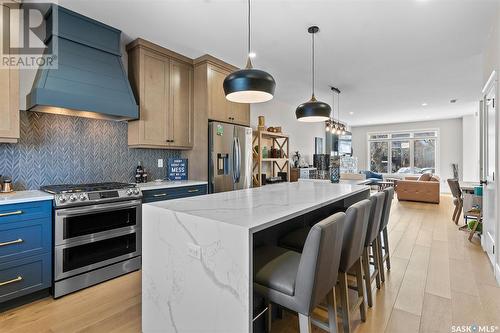 1544 10Th Avenue N, Saskatoon, SK - Indoor Photo Showing Kitchen With Upgraded Kitchen