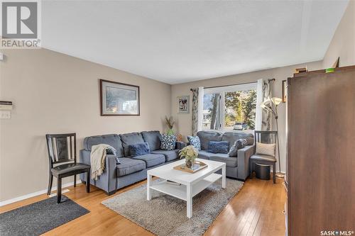 418 Mcmaster Crescent, Saskatoon, SK - Indoor Photo Showing Living Room