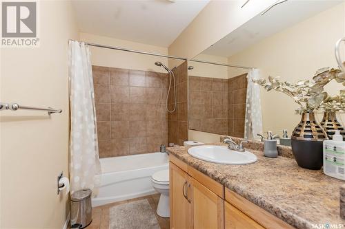 418 Mcmaster Crescent, Saskatoon, SK - Indoor Photo Showing Bathroom