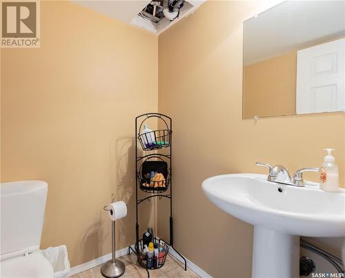 418 Mcmaster Crescent, Saskatoon, SK - Indoor Photo Showing Bathroom