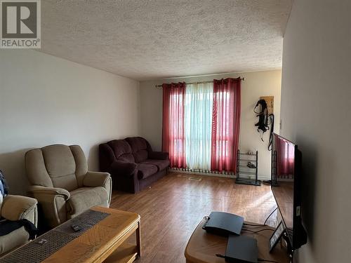 40 Pearson Dr, Elliot Lake, ON - Indoor Photo Showing Living Room