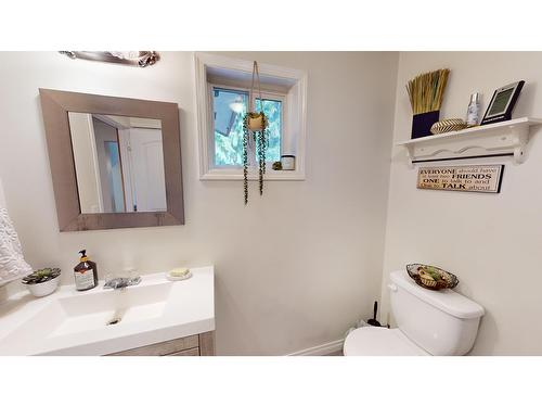4701 Goat River Road N, Creston, BC - Indoor Photo Showing Bathroom