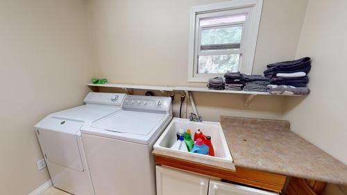 4701 Goat River Road N, Creston, BC - Indoor Photo Showing Laundry Room