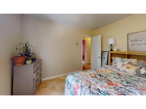 4701 Goat River Road N, Creston, BC - Indoor Photo Showing Bedroom