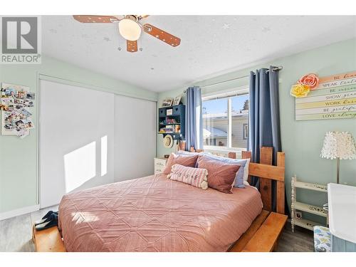2932 Buckley Road Unit# #100, Sorrento, BC - Indoor Photo Showing Bedroom