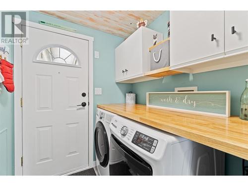 2932 Buckley Road Unit# #100, Sorrento, BC - Indoor Photo Showing Laundry Room