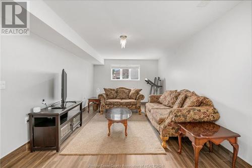 2418 Duneshill, Windsor, ON - Indoor Photo Showing Living Room