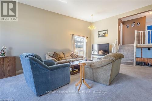 269 Winterberry Blvd, Thorold, ON - Indoor Photo Showing Living Room